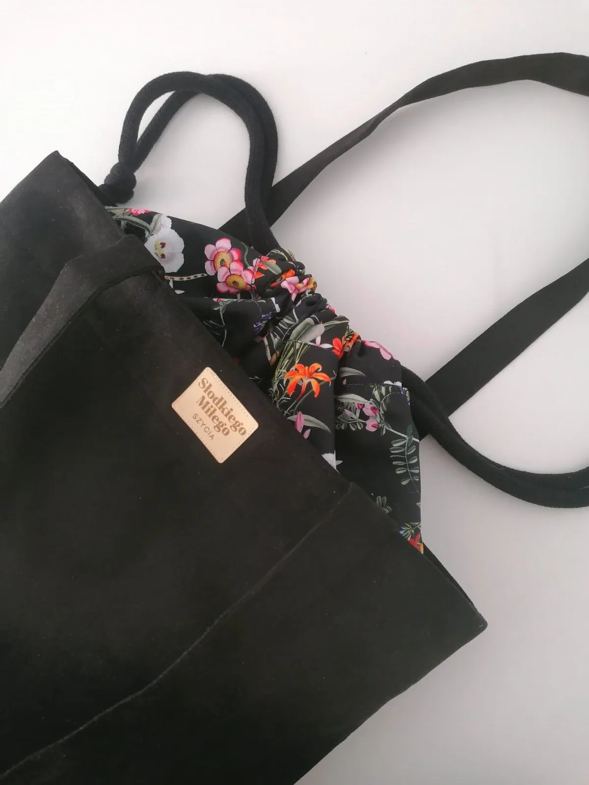 Torba damska HANA Dark Blooming Garden - duża czarna torba z kominem z nubuku