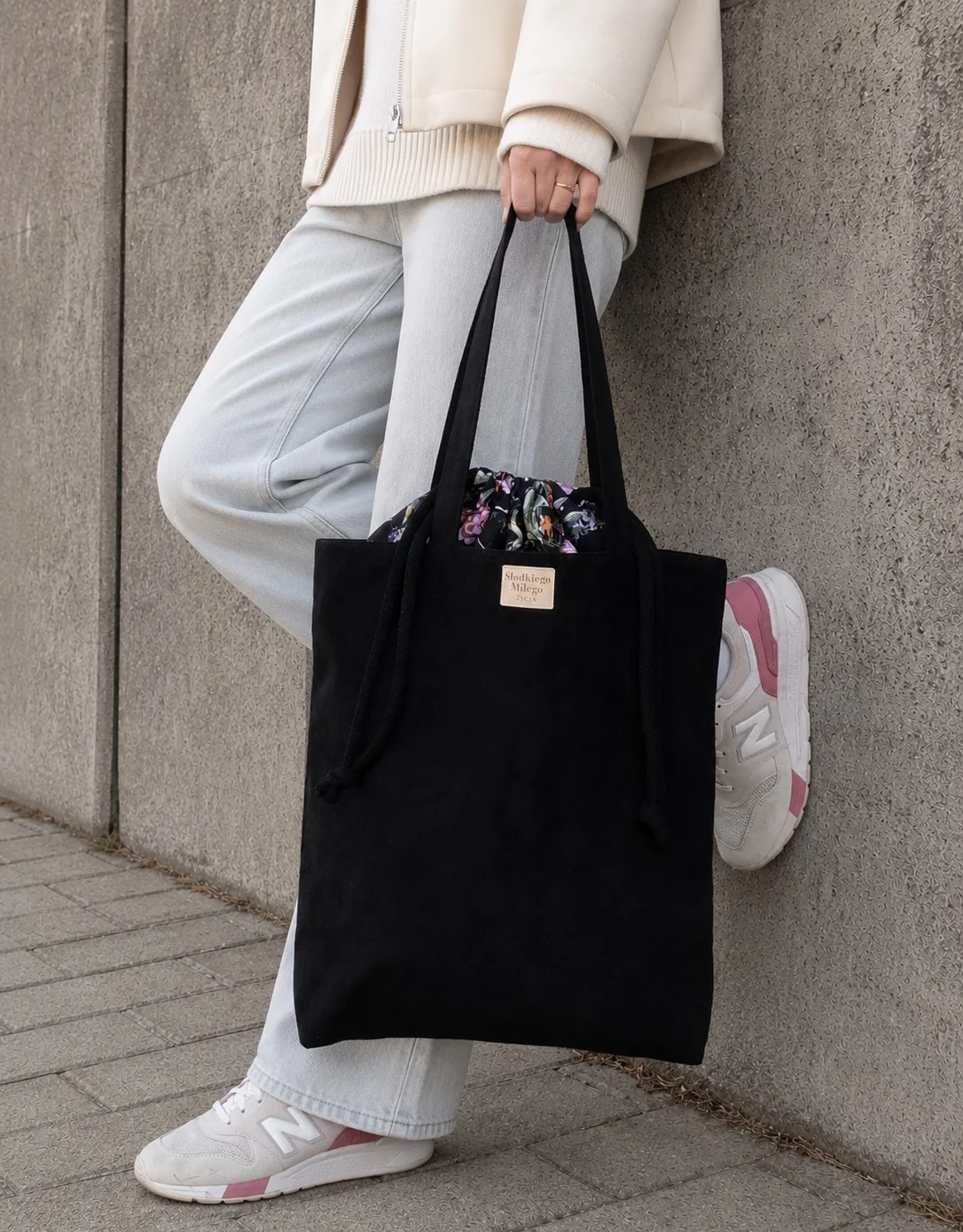 Torba damska HANA Dark Blooming Garden - duża czarna torba z kominem z nubuku