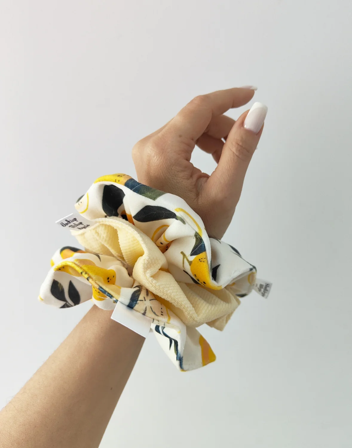 Scrunchie JUICY LEMONS 1szt - frotka do włosów welur