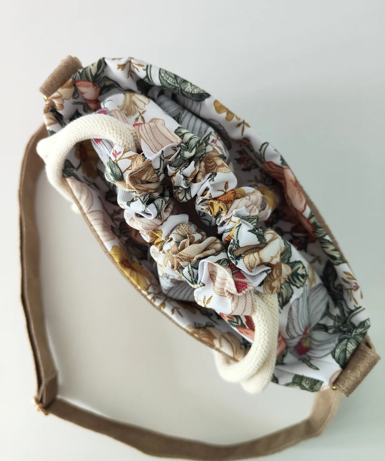 Torebka damska SOFIA Vintage Flowers - mała ciemno beżowa torebka z kominem z nubuku