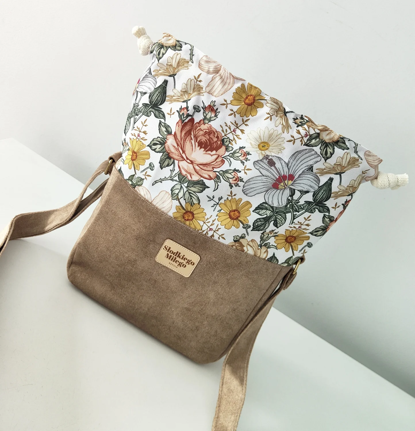 Torebka damska SOFIA Vintage Flowers - mała ciemno beżowa torebka z kominem z nubuku