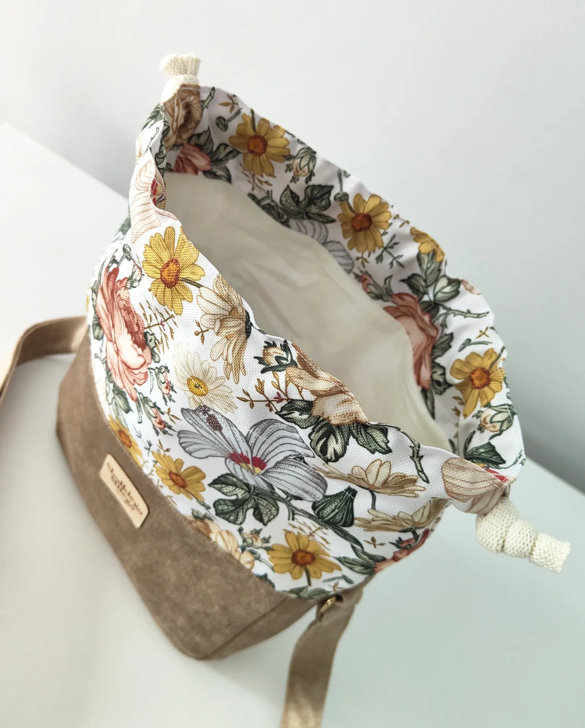 Torebka damska SOFIA Vintage Flowers - mała ciemno beżowa torebka z kominem z nubuku